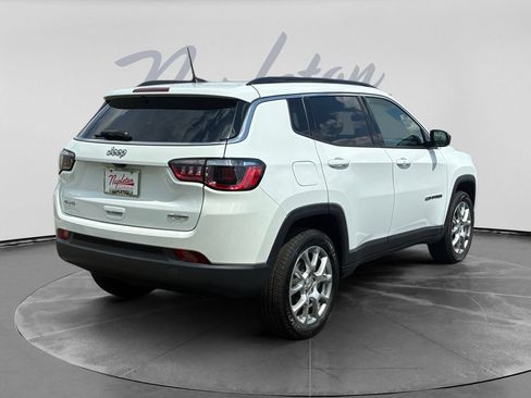 Used 2022 Jeep Compass Latitude AWD/4WD image 8