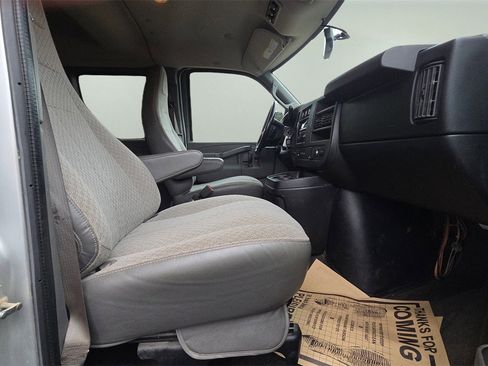 Used 2017 Chevrolet Express 3500 LT w/ LT Preferred Equipment Group image 13