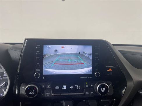 Certified 2020 Toyota Highlander XLE AWD/4WD image 19