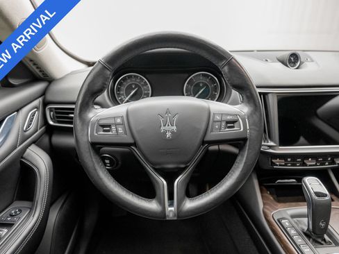 Used 2022 Maserati Levante GT AWD/4WD image 11