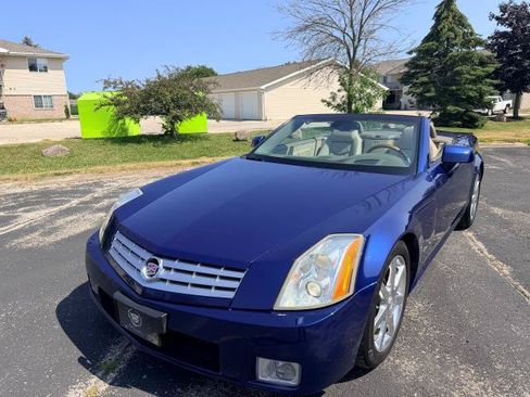 Used 2005 Cadillac XLR RWD image 3