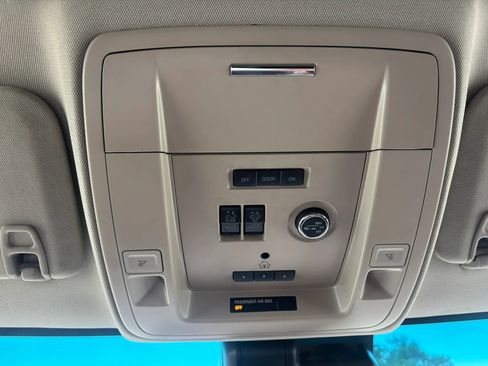 Used 2017 Chevrolet Suburban Premier AWD/4WD image 24