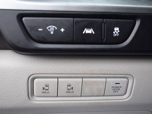 Used 2024 Kia Carnival LX FWD image 21