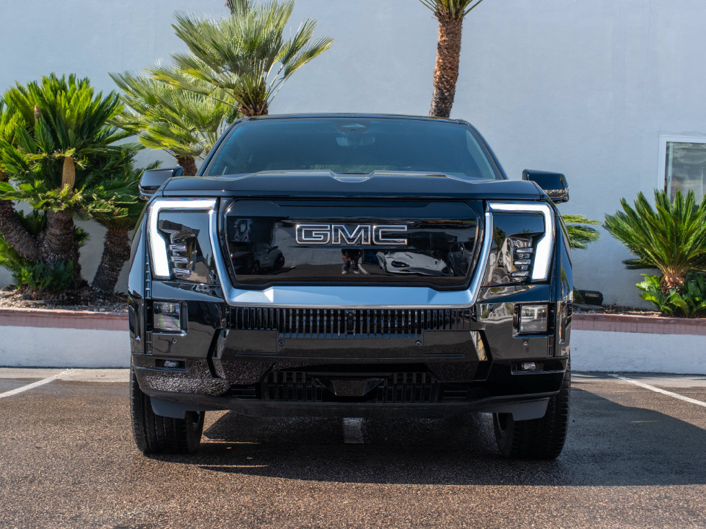 Used 2025 GMC Sierra EV Denali AWD/4WD image 2