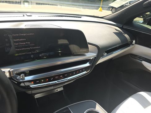 Used 2024 Cadillac Lyriq Luxury RWD image 6