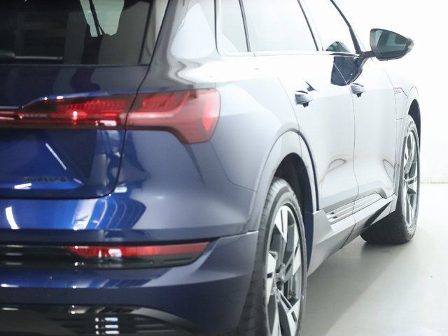 Used 2022 Audi e-tron Premium AWD/4WD image 49