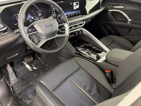 Used 2025 Audi Q5 Premium w/ 19" Wheel Package AWD/4WD image 9