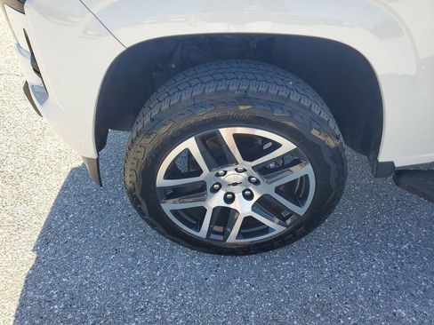 Used 2023 Chevrolet Colorado Z71 w/ Z71 Convenience Package 2 image 17