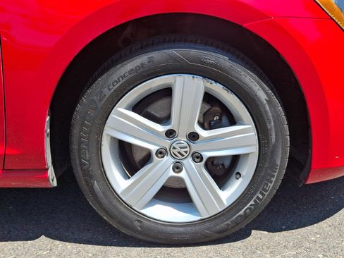 Used 2017 Volkswagen Golf SE FWD image 9