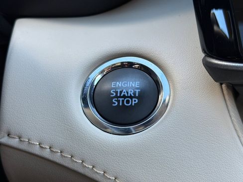 Used 2022 Toyota Highlander XLE image 29