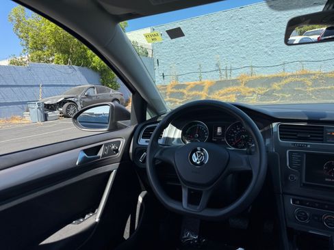 Used 2016 Volkswagen e-Golf SE w/ DC Fast Charging Package FWD image 23