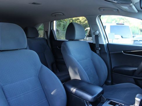 Used 2020 Kia Sorento LX FWD image 20