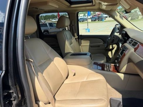 Used 2010 Chevrolet Suburban LTZ AWD/4WD image 17