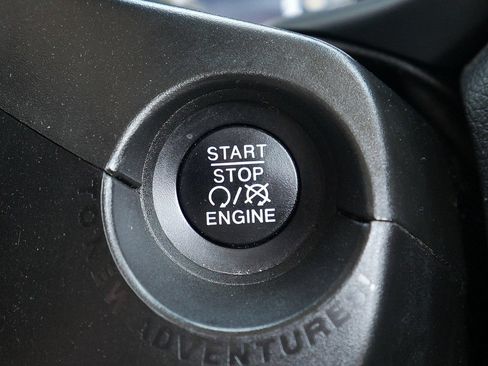 Used 2020 Jeep Renegade Limited AWD/4WD image 34
