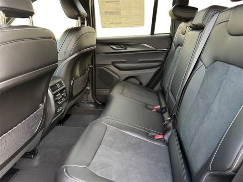 New 2025 Jeep Grand Cherokee Altitude image 15