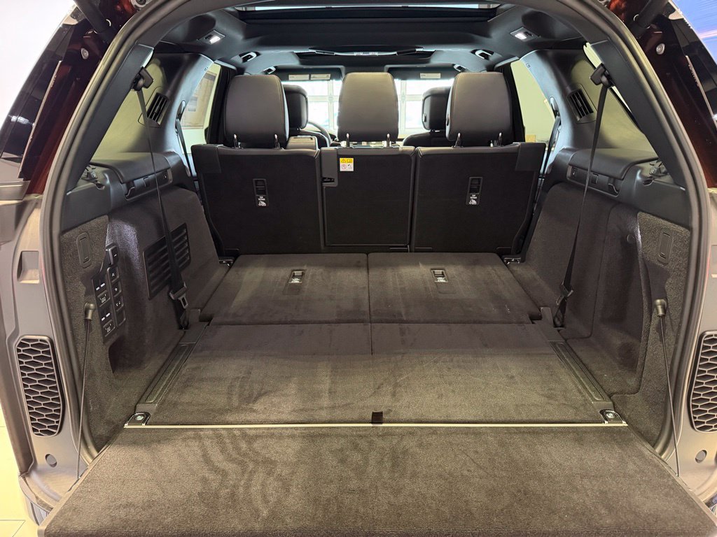 New 2026 Land Rover Discovery Limited Edition AWD/4WD image 12