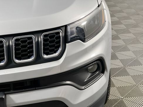 Used 2024 Jeep Compass Latitude image 9