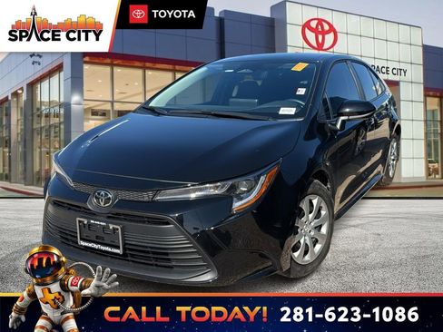 Used 2026 Toyota Corolla LE FWD image 1
