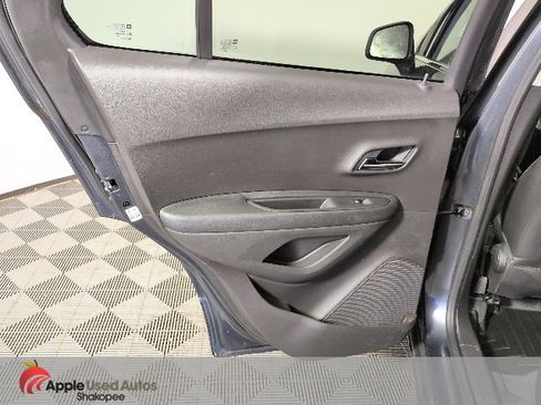Used 2016 Chevrolet Trax LT w/ LT Sun and Sound Package image 27