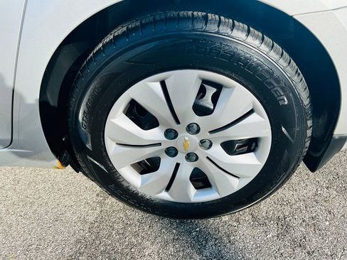 Used 2014 Chevrolet Cruze LS image 25