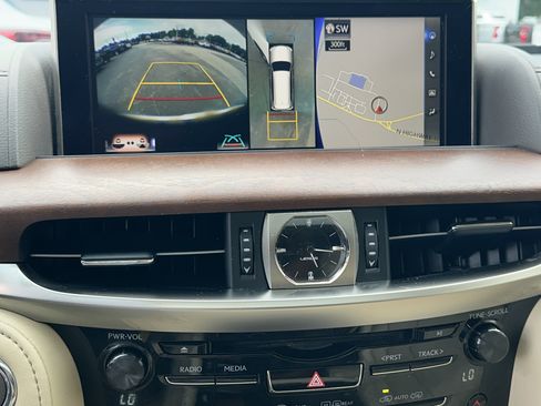 Used 2018 Lexus LX 570 4WD w/ Luxury Package image 30