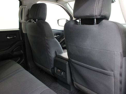 Used 2024 Nissan Frontier SV w/ SV Convenience Package RWD image 20
