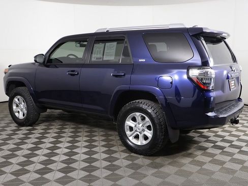 Used 2018 Toyota 4Runner SR5 AWD/4WD image 10