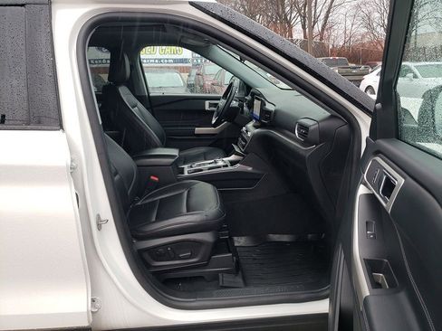 Certified 2022 Ford Explorer XLT w/ Equipment Group 202A image 19