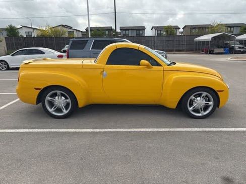 Used 2003 Chevrolet SSR w/ Preferred Equipment Group image 6