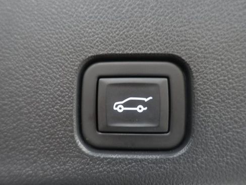 Used 2024 Chevrolet Traverse RS image 23