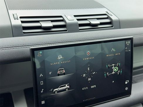 Used 2022 Land Rover Defender 110 SE image 32