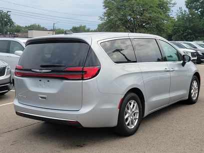 Used 2023 Chrysler Pacifica Touring-L