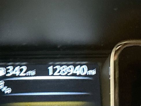 Used 2017 Nissan Titan SL image 12