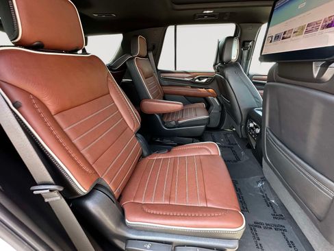 Used 2023 GMC Yukon Denali Ultimate w/ LPO, Floor Liner Package AWD/4WD image 30
