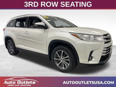 Used 2019 Toyota Highlander SE