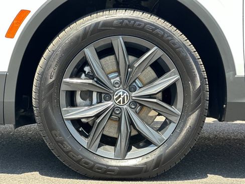 Used 2024 Volkswagen Tiguan SE FWD image 24