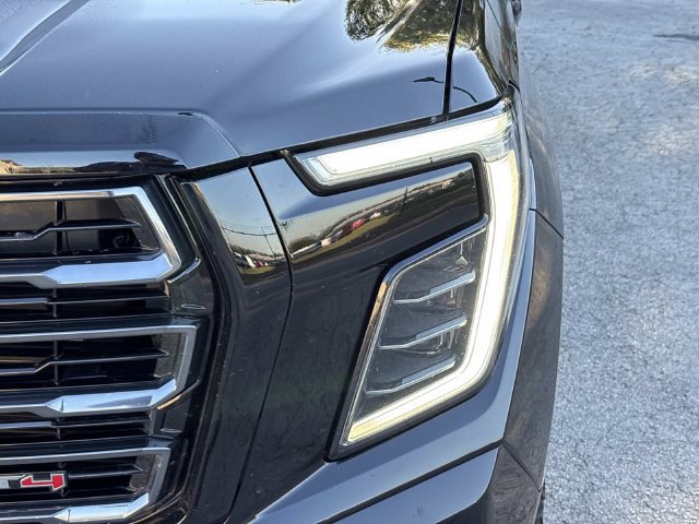 Used 2025 GMC Yukon XL AT4 w/ AT4 Premium Package AWD/4WD image 10