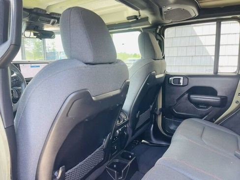 Used 2026 Jeep Wrangler Unlimited Rubicon AWD/4WD image 12