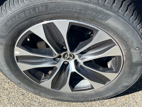 Used 2020 Toyota Highlander XLE image 22