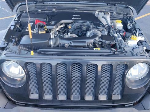 Used 2018 Jeep Wrangler Unlimited Sport image 33