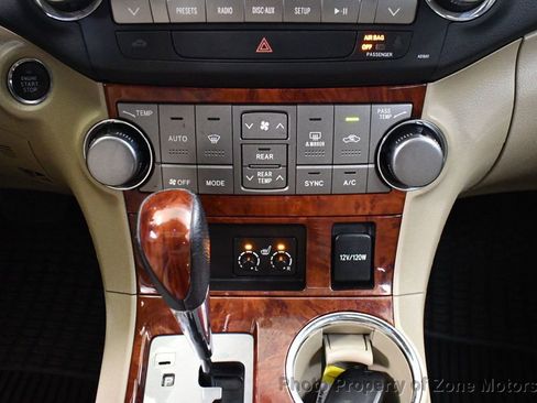 Used 2012 Toyota Highlander Limited w/ Tow Pkg image 28