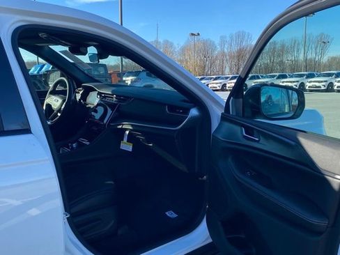 New 2025 Jeep Grand Cherokee Altitude AWD/4WD image 26