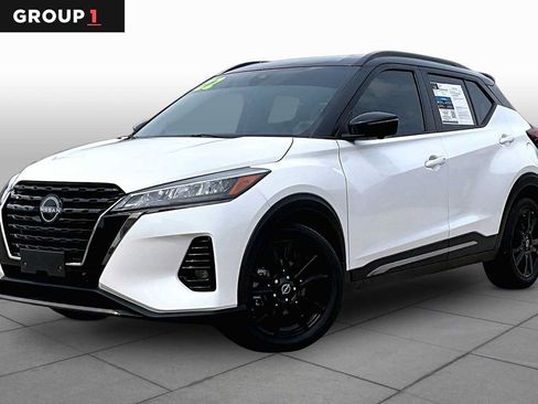 Used 2022 Nissan Kicks SR w/ Premium Package FWD image 1