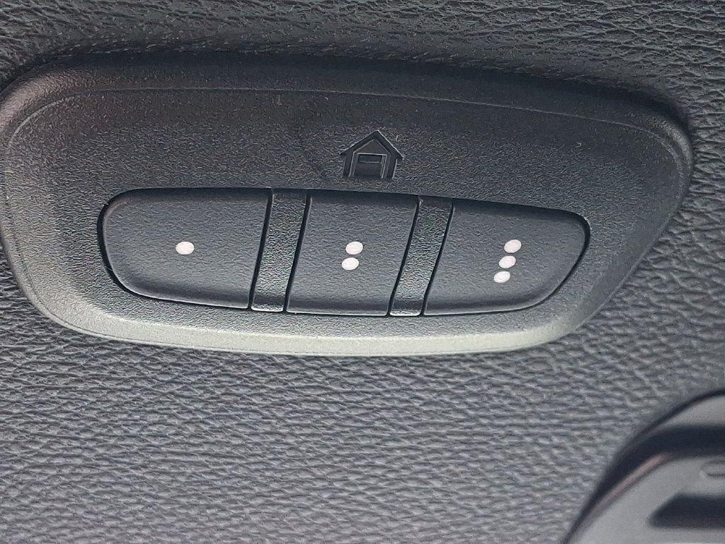 Used 2025 Jeep Wrangler Sport AWD/4WD image 30