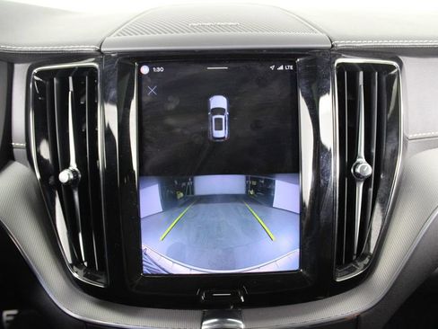 Used 2022 Volvo XC60 B5 R-Design w/ Protection Package Premier FWD image 28