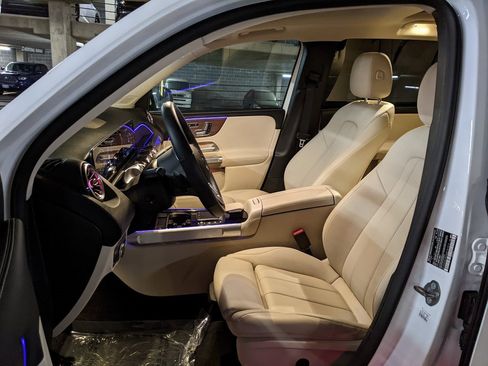 Used 2022 Mercedes-Benz GLB 250 4MATIC image 11