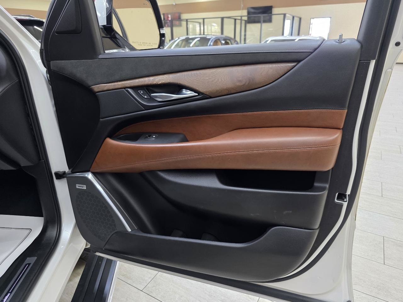 Used 2019 Cadillac Escalade Premium Luxury AWD/4WD image 43