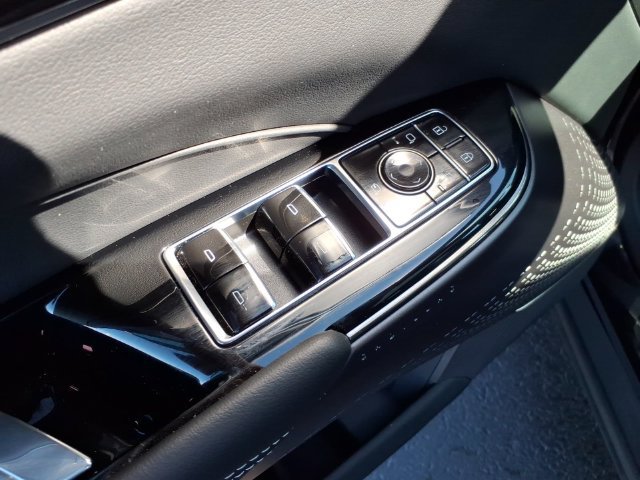 Used 2025 Cadillac Lyriq Sport AWD/4WD image 27