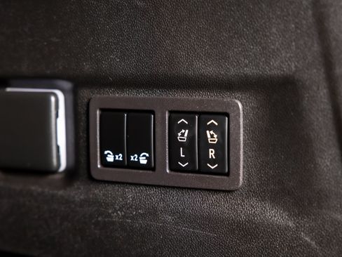 Used 2023 GMC Yukon XL Denali AWD/4WD image 38