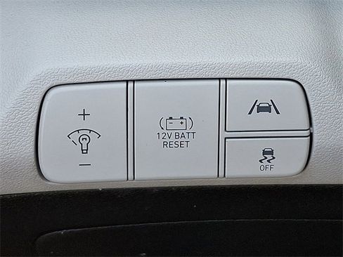 Used 2022 Hyundai Elantra Limited w/ Cargo Package image 26